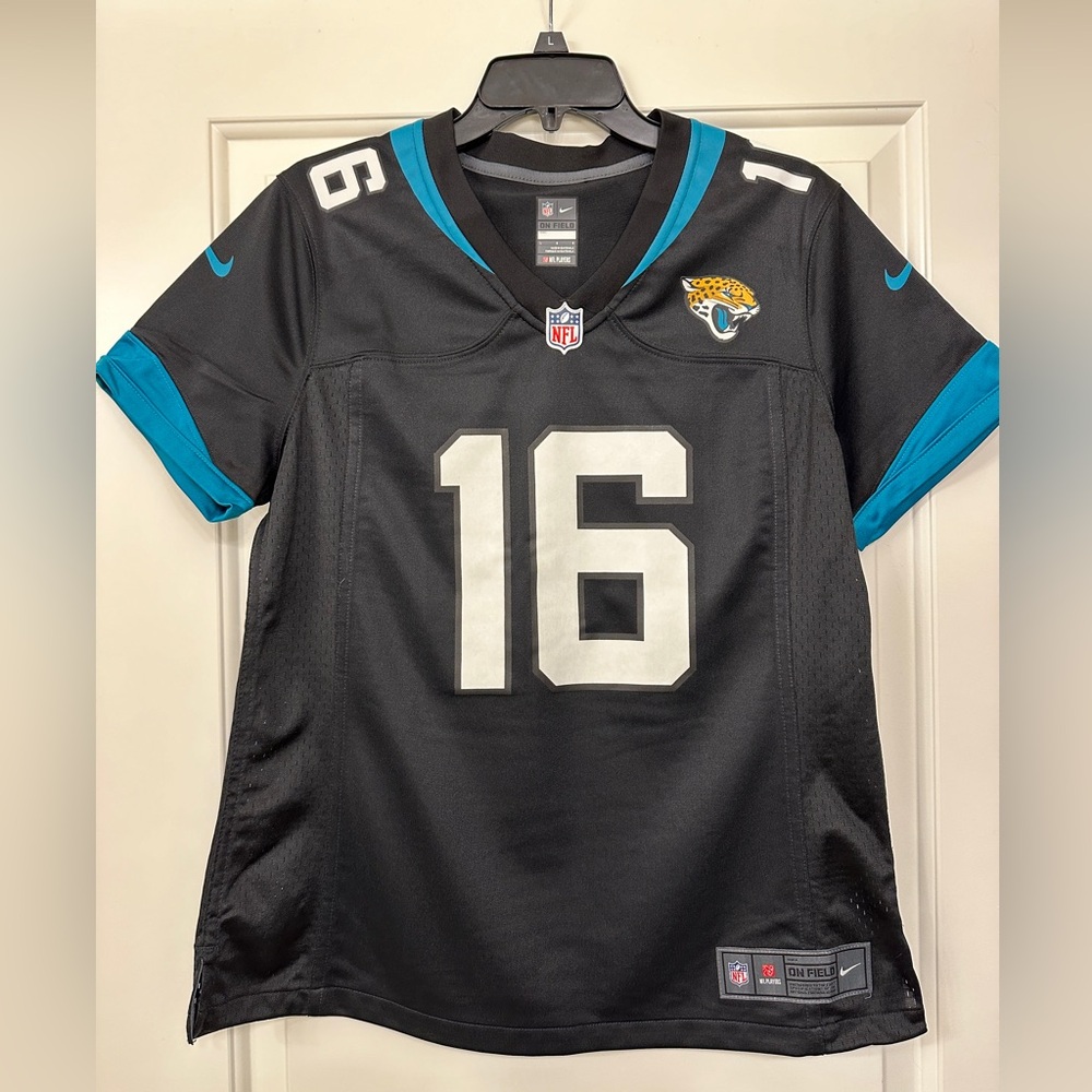 Fully Licensed Nike Women's Jacksonville Jaguars Customized Jersey. NWT. Sz Lg.